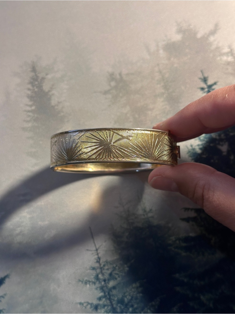 Vintage 1/4” Starburst Etched 8” Hinged Bangle Bracelet from 1960’s boho chic